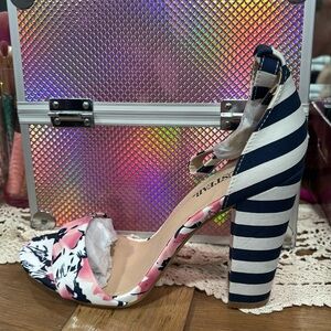 Cute floral platform heals size 9
